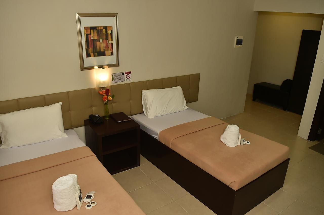 Columbus Plaza Hotel General Santos City Exteriör bild